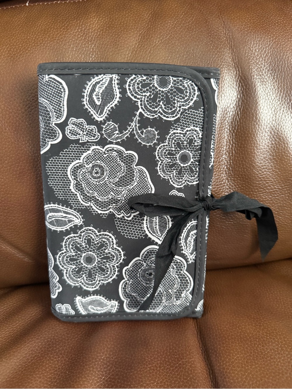 Thirty-One Black w/ White Floral Lace Tri-Fold Organizer RETIRED Fold & Go